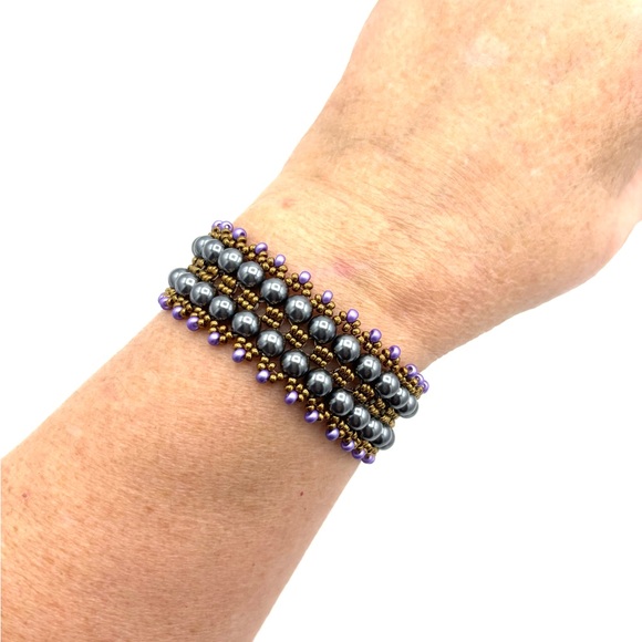 Hand Crafted Grey Pearl and Seed Bead Bracelet - Picture 8 of 9